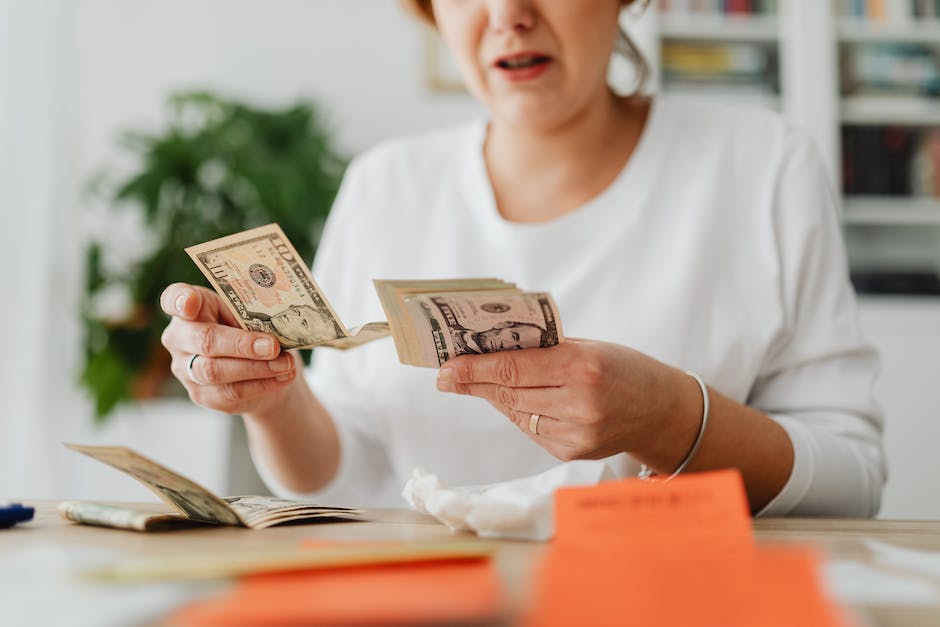 how an influencer earn money