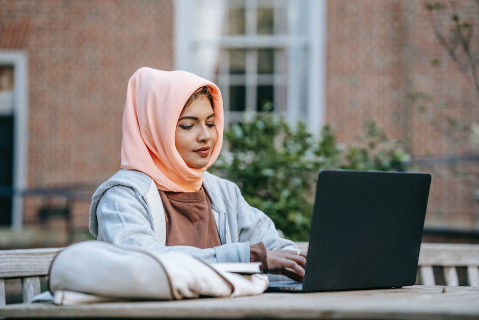 how has social media influence the use of knowledge management in organizations