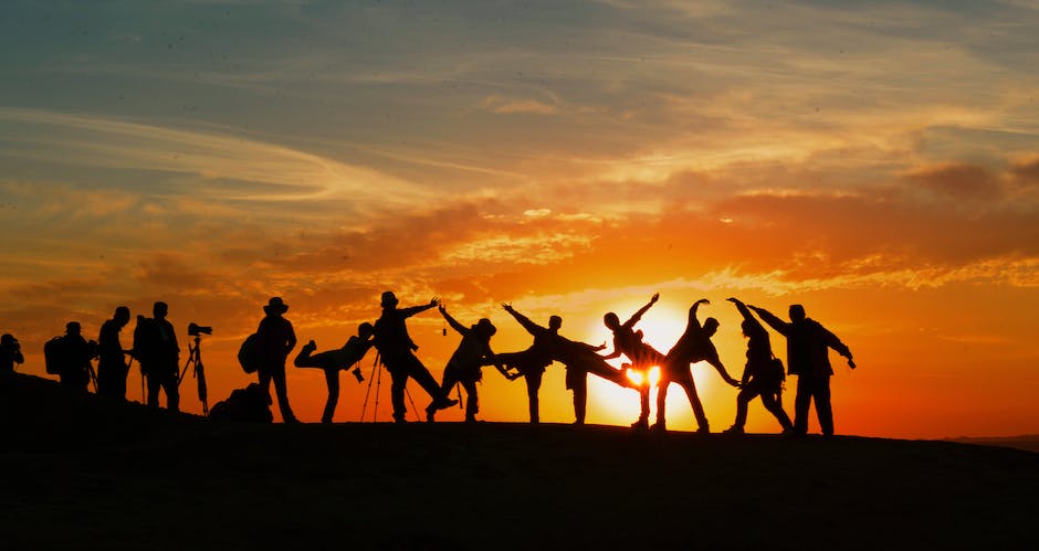 how social media affect human resource management