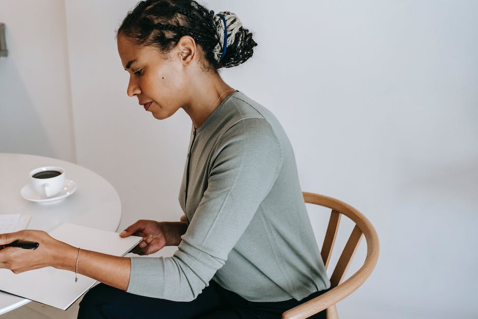 how to become a social media management consultant