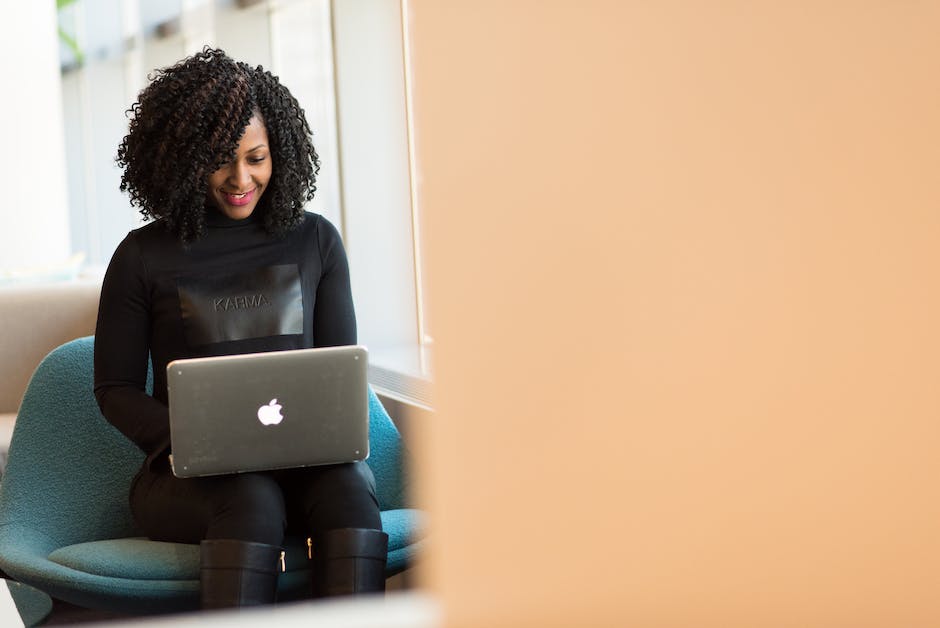 how to do a social media management