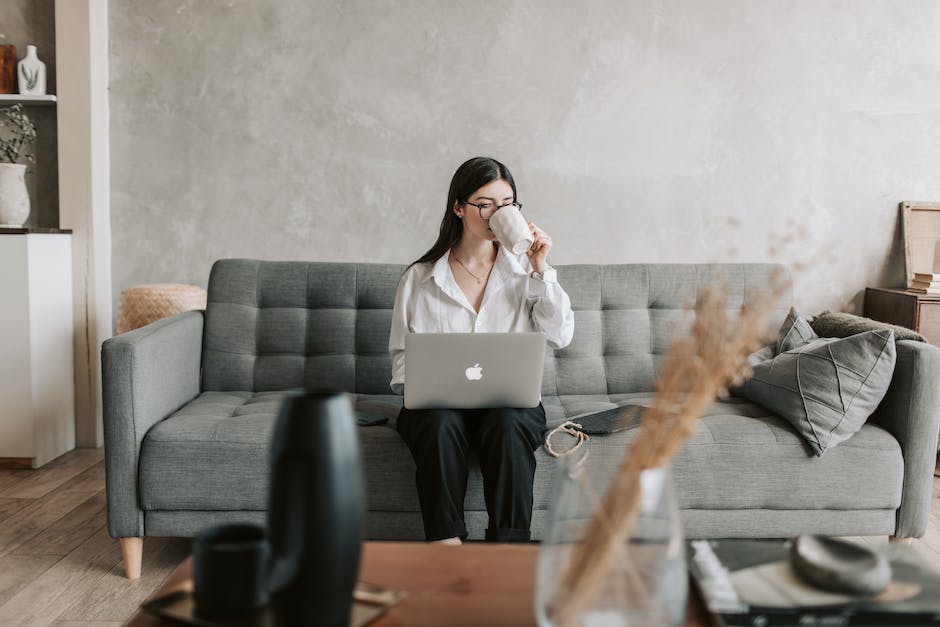 how to do social media management