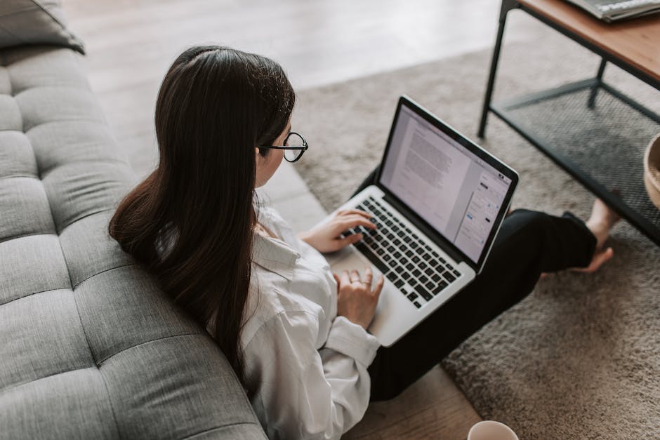 how to get a job in social media management