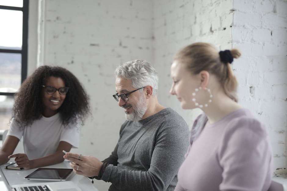 how to get a job in social media management