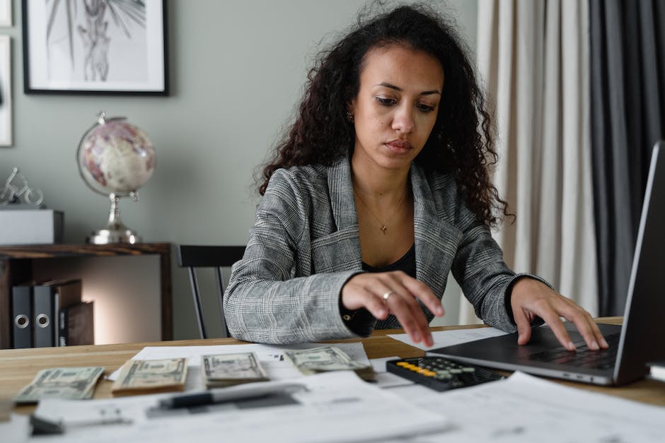 how to manage a social media account for a business