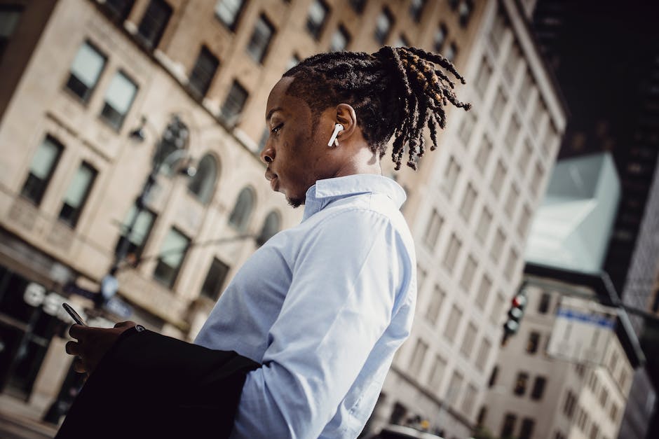 how to manage social media accounts for business