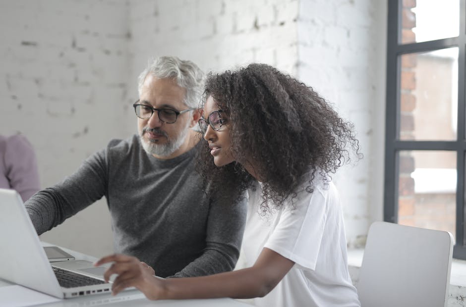 how to use social media for crisis communications and emergency management